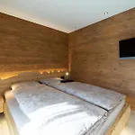 Дом отдыха Hinterrugg - Luxury, Sauna, Whirlpool & Mountain View Вильдхаус